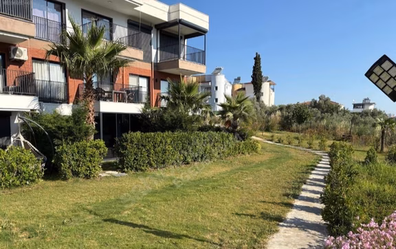 Kuşadasında Müstakil Tanında 2+1 Acil Satılık Bahçesi İşli Bahçe Katı Daire 1