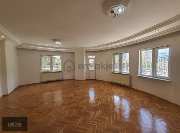 Coşkun İbili'den Duisburg Bulvarı "nda Kapalı Garajlı 4+1 Daire 2