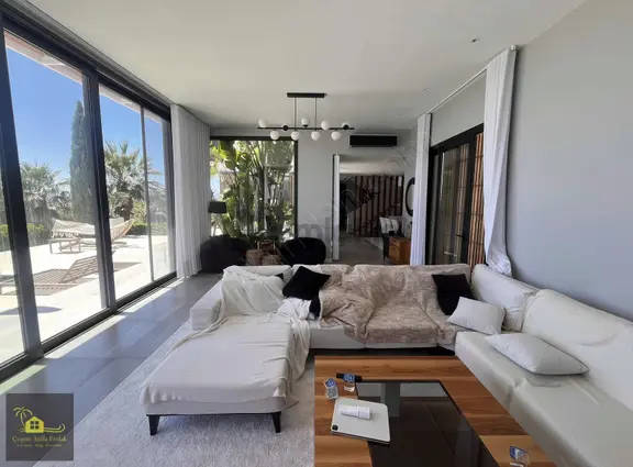 Çeşme Ovacık'ta Deniz Manzaralı, Özel Tasarım 5+1 Lüks Villa 2