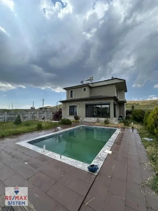 *takasa Açık Havuzlu Lüks Villa 600 M² Arsa - 4,5+1 1