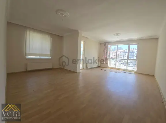 Sultan Fatih Cadde Yakını Geniş Köşe Başı Kiralık 4+1 Asansörlü 1