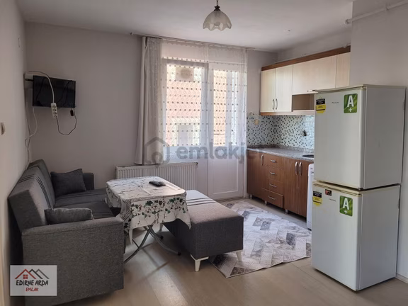 Arda Emlak Ofisin’den Erasta Avm Yanı Ara Kat Balkonlu Eşyalı Daire 2