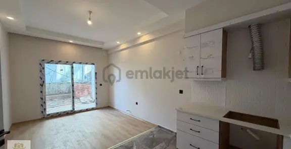 Kuşadası Güzelçamlıda Satılık Sıfır Yapım Bahçeli 1+1 Daire 1