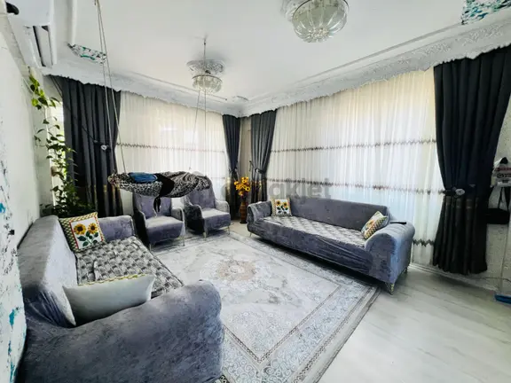 Markantalya 'ya Yürüme Mesafesinde Tadilatlı Geniş 2+1 1