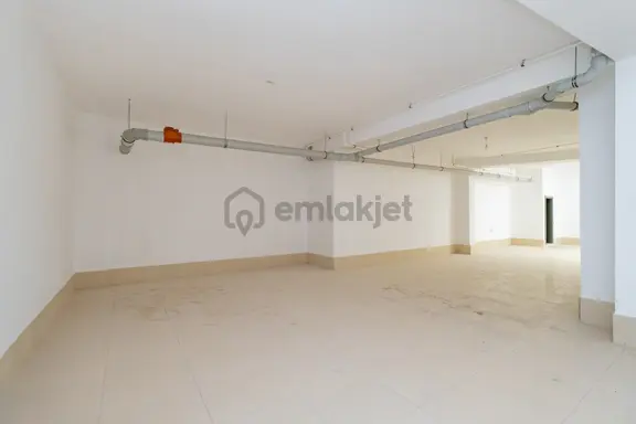 Cebesoy'da Köşe Başı 350 M² Kiralık Ticari Alan 2