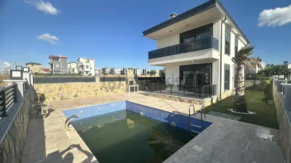^koyuncu Gyrm^yeniçiftlikte Havuzlu Müstakil Ultra Lüx 4+1 Villa 1
