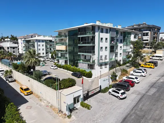 Kuşadası Ege Mahallesi'nde Havuzlu Sıtede Geniş Ve Ferah Satılık 3+1 Daire 2