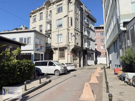 Beyoğlunda Şişhane Metroya Adım Mesafede Müstakil Kiralık Bina 1