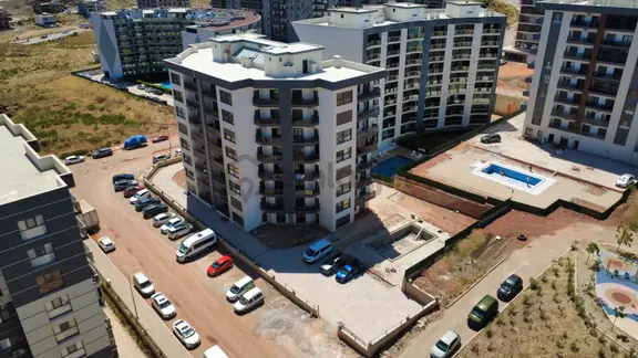 Menemen Gazi Mahallesi Havuzlu Kiralık 3+1 Bahçe Katı Daire 1