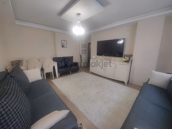 Güvercintepenin En Değerli Yerinde Meydanda 90² Daire 1