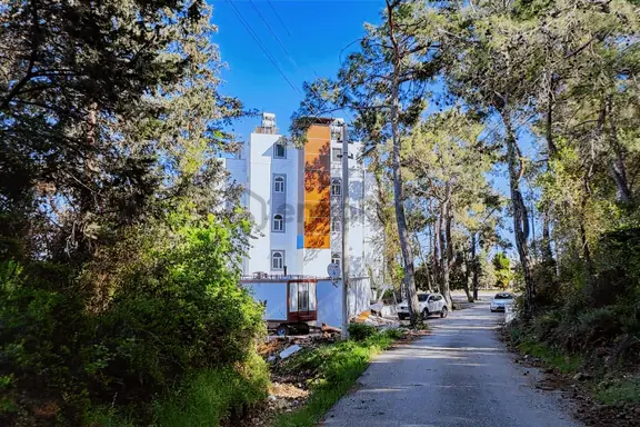 Çamyuva'da Denize Yakın Anayola Sıfır Havuzlu Satılık Apart Otel 2