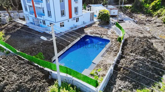 Çamyuva'da Denize Yakın Anayola Sıfır Havuzlu Satılık Apart Otel 2