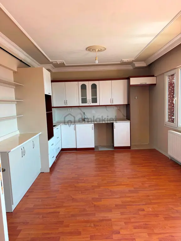 Söke Cumhuriyet Mahallesinde Stadyum Karşısında Kiralık 3+1 1