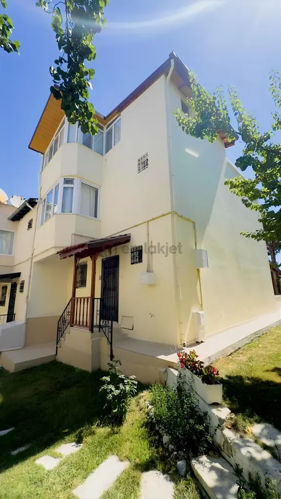 Burhaniye İskele Murat Çeşmede Site İçerisinde Satılık Villa 1