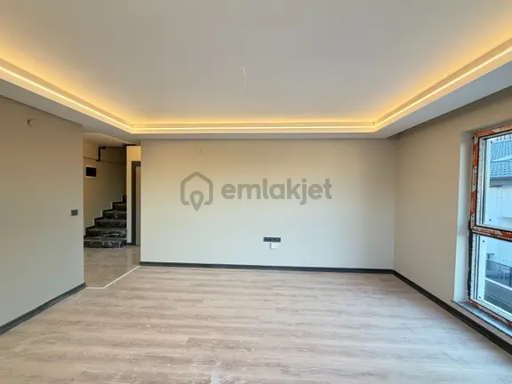 İncek'te Bağımsız Mutfaklı Çatı Eğimsiz Yerden Isıtmalı Lüks 4+1 2