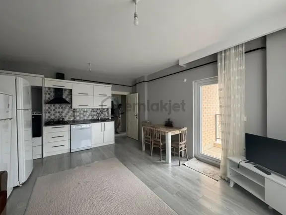 Cumhuriyet Mahallesi'nde 2+1 Eşyalı Kiralık Daire 2