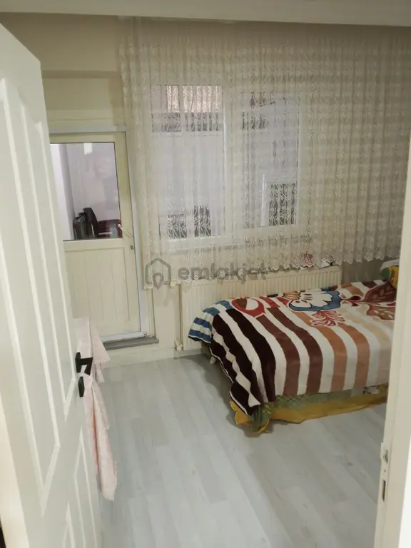 Metronun Dibinde Acil Satılık 3+1 Ters Dubleks Daire 2