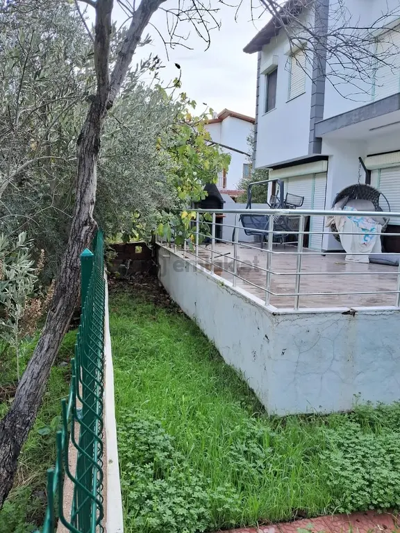 İzmir Çeşme Ildırı Geniş Bahçeli Köşe Konumlu Dubleks Villa 2