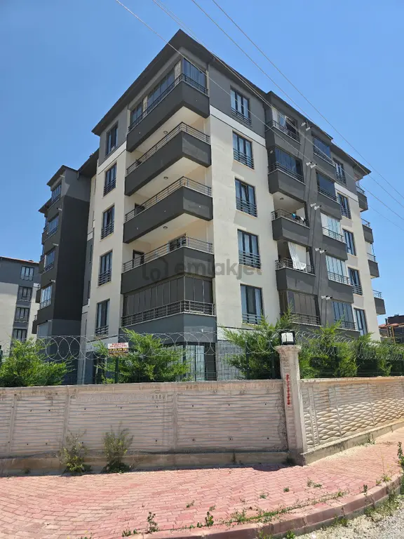 Büyük Kumköprü Mh Site İçi Yüksek Giriş Kat Lüx Evebeyn Banyolu 3+1 Dairemiz Satılık 1