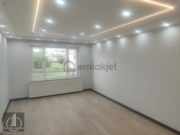 Oğuz Gezer Gayrimenkul'den Zafer Fırın Yanı İçi Yapılı 3+1 1