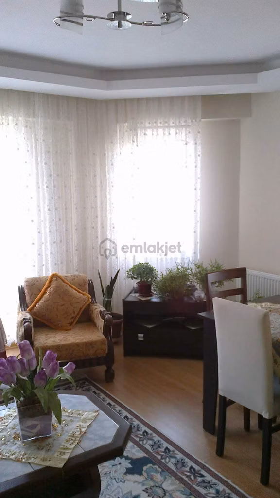 Cadde Üzerinde 3+1 Çift Kapalı Balkonlu Ve Kapılı Otoparklı Vede Jeneratörlü İdeal Daire. 2
