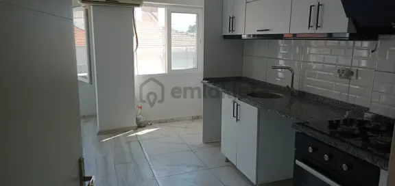 Karşıyaka Çarşı İzbana 1 Dk. Yürüyüş Mesafesinde 2+1 Kiralık 1