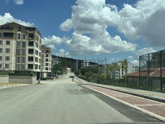 Park Ve Pazar Yeri Karşısı Kiralık Dükkan 2