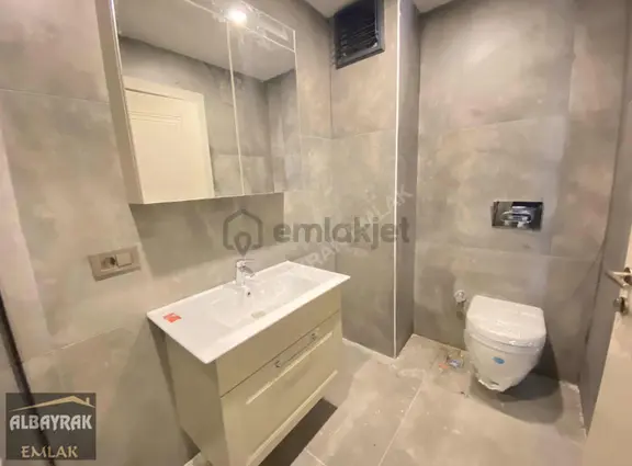 Acıbadem'de 3+1 Sıfır Arakat Otoparklı Daire 2