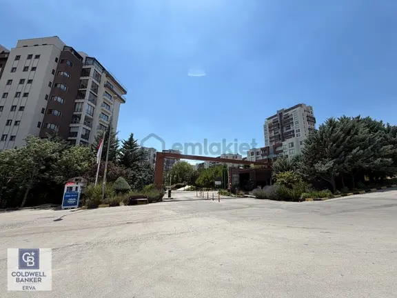 Avrupa Mahallesi Arnavutluk Blok 5+1 Full Yapılı Satılık Daire 1