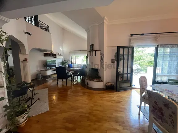 Koşu Yolu Yakını Esnaf Sitesinde 6+1 Triplex Satılık Villa 1
