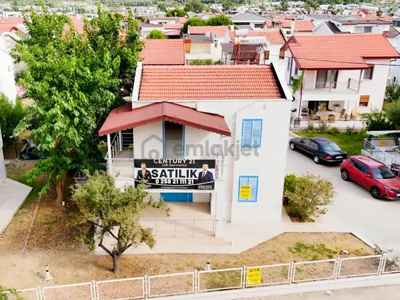 Kuşadası Güzelçamlı'da Denize 200 Mt Mesafede 3+1 Satılık Yazlık 1