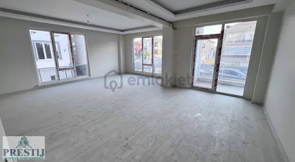 Ünüversite Yolu Üzerinde 8+1 / 330m Geniş Daire 1