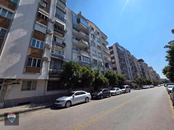 Aydın Efeler Meşrutıyet Mahallesı'nde 3+1 Ara Kat Satılık Daıre 2