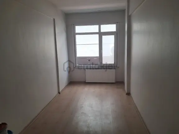 Sahibinden Merkezi Konumda İşyerine Kiralık Temiz Daire 1