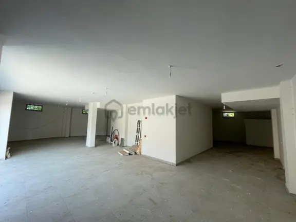 Vavien Emlak'tan 200 M2 Sıfır Satılık Dükkan 2