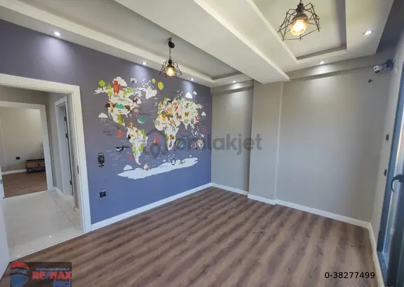 Re/max İnci'den Karesi Kuva-i Milliye 'de Satılık 6+1 Akıllı Ev Sistemli Bahçeli Tripleks Villa 2
