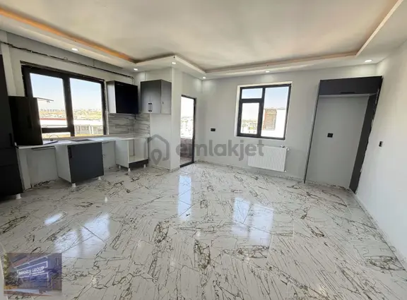 Havuzlu Site İçi Amerikan Mutfaklı 2+1 Kiralık Sıfır Daire 1