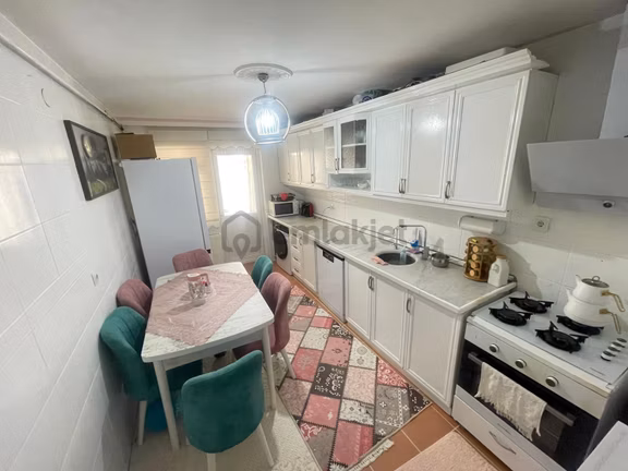 Vatan'dan Bademlik'te Cadde Üzeri 2+1 Y.giriş Altında Daire Var 2
