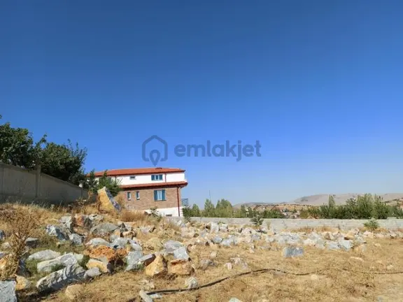 Sarayönü Kurşunlu Mahallesi'nde Satılık 3.512 M² Bahçe 2