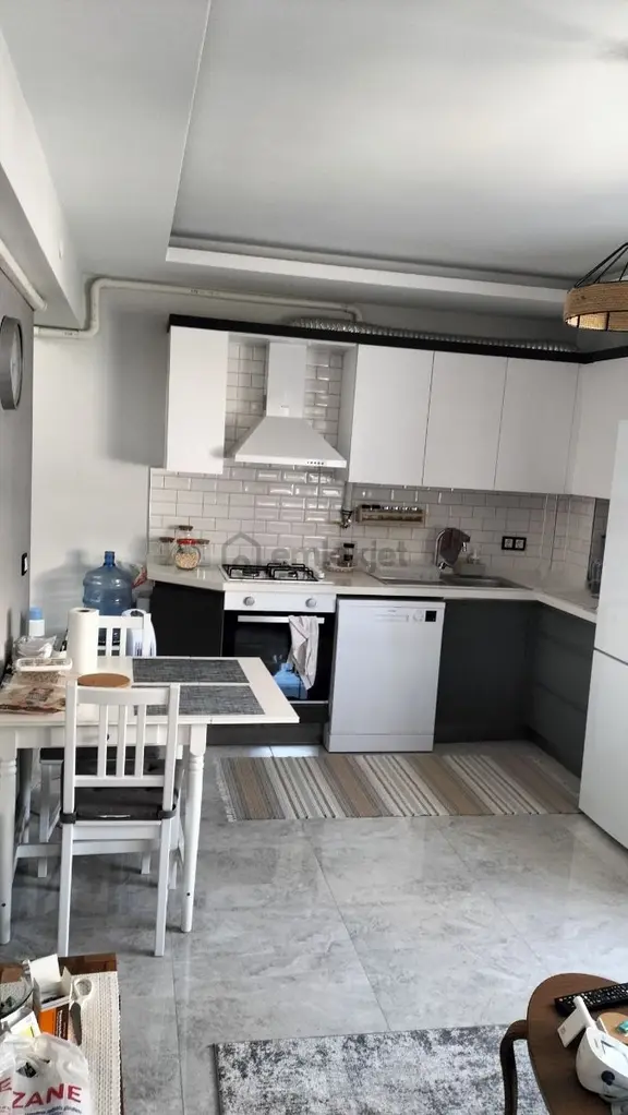 Aydın Kuşadası Cumhuriyet Mahallesi'nde Satılık 1+1 Daire 2