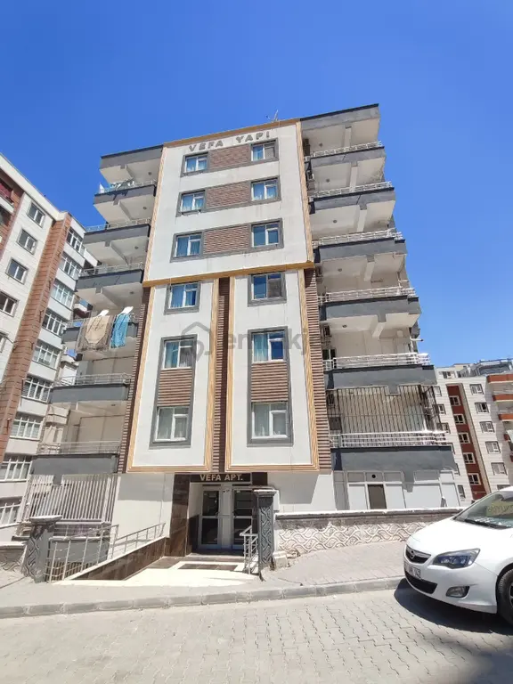 Cadde 17 Emlaktan Satılık 2+1 Giriş 1
