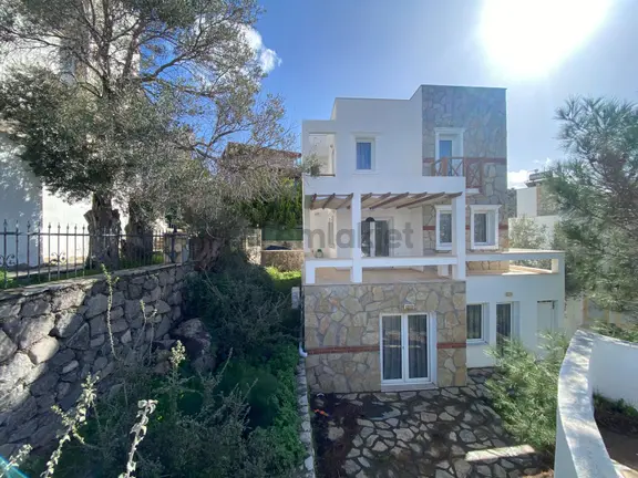 Gündoğan'da,satılık,site İçinde,6+1,eşyalı,bahçeli,teraslı,villa 2