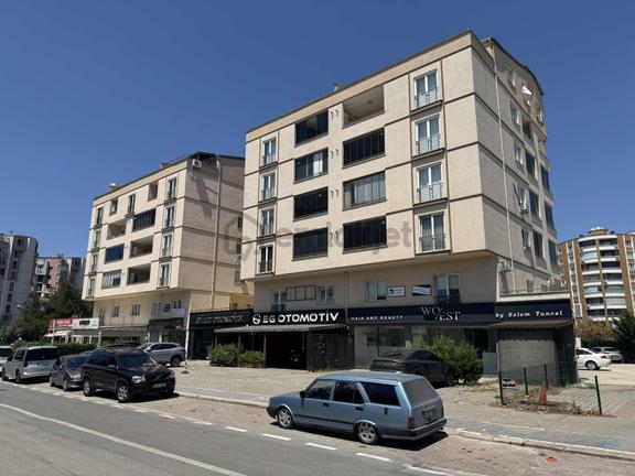 Yüzüncüyıl Mahallesi'nde Geniş Kullanışlı Manzaralı 2+1 2