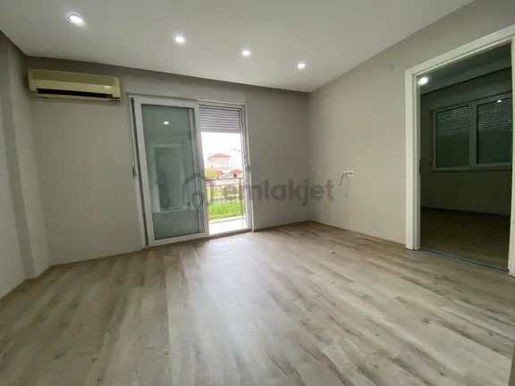 Servis Ve Toplu Taşıma Düzergahında Satılık Geniş 1+1 Daire 2