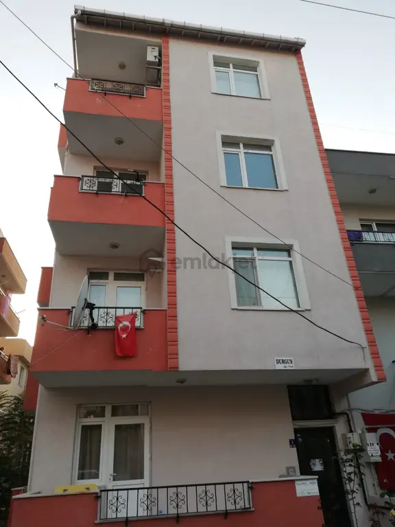 Çanakkale Esenler Mahallesi Şehitler Cami Arkasında 3+1 1