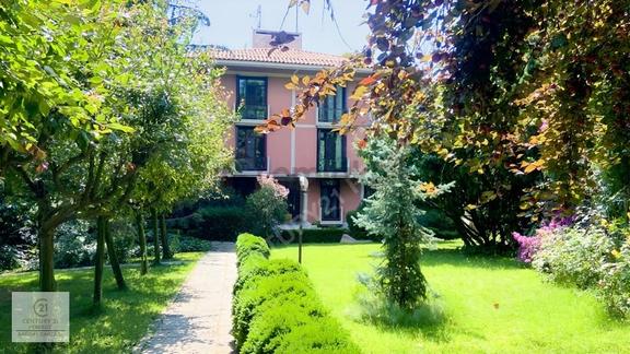 Altunizade Mesa Avrupa Konakları'nda Prestijli Yaşam 4+1 Kiralık 1