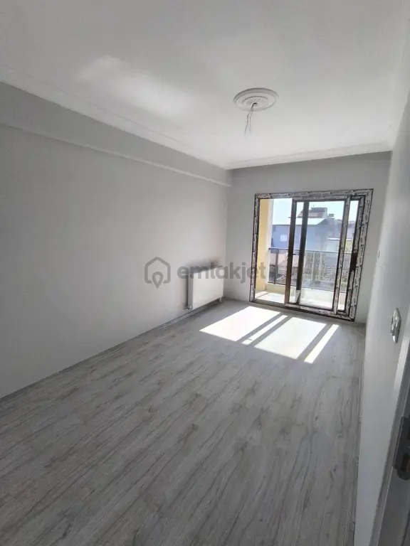 Cuma Pazarı Karşısında 2+1 Daıre 2