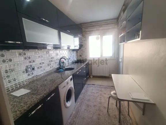 Yasemın Emlaktan Çınarcık Taşliman Mah. 1 Kat Asansörlü 2 Oda 1 Salon Daire 1