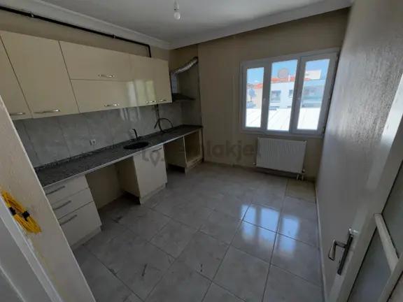 Acil Satılık Turgutlu Selvitepe Mah Muhamediye Cami Karşısında 95 M2 2+1 Doğalgazlı Asansörlü Daire 2