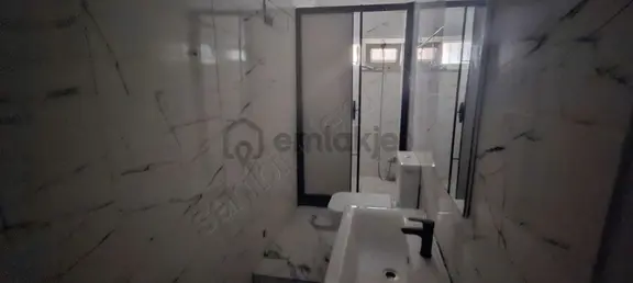 S Gazi 75 Yıl Mahallesi'nde Satılık Bayçe Katı 2